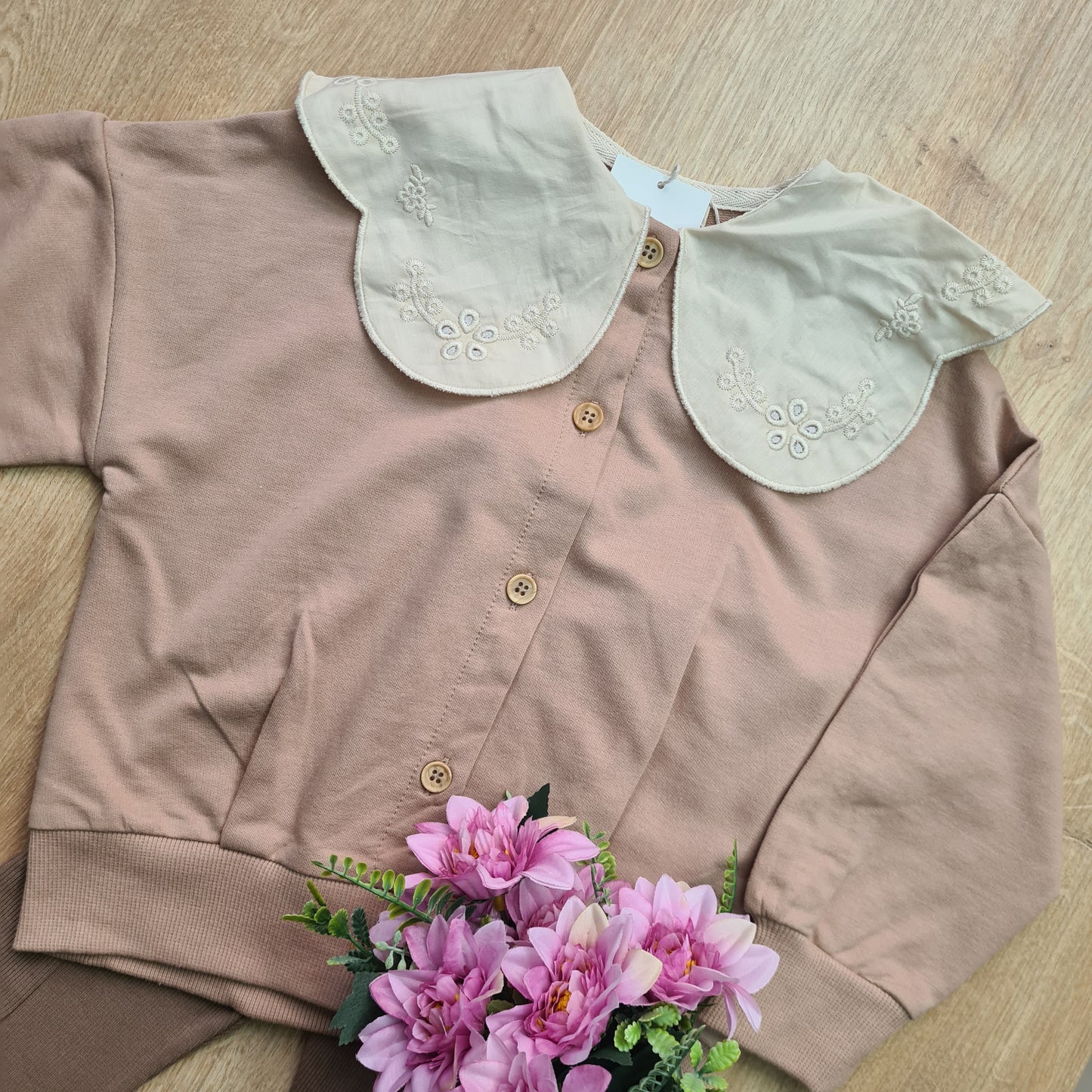 Embroidered Collar Cardigan