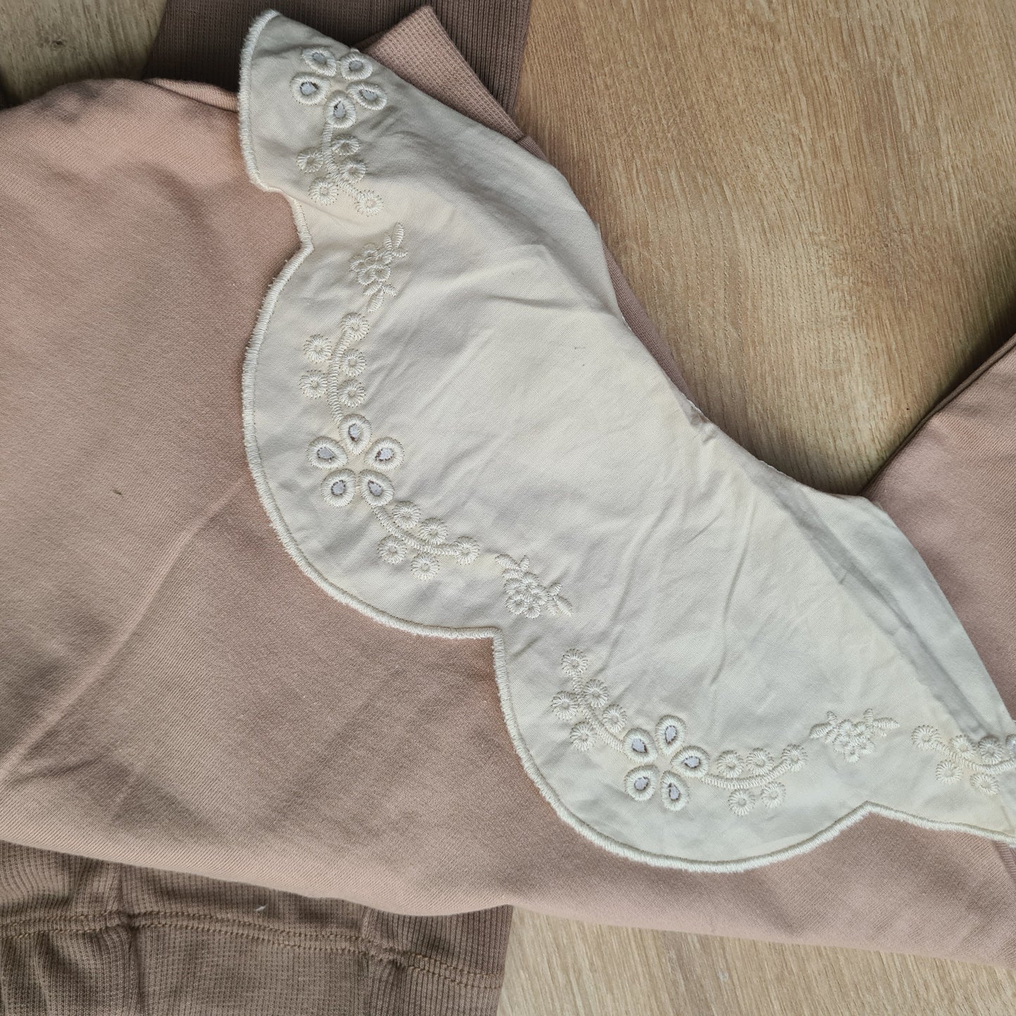 Embroidered Collar Cardigan